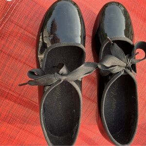 Dance Class girls tap shoes size 4